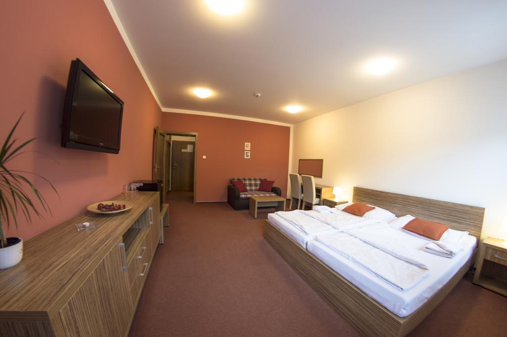 Wellness Hotel Hukvaldy Polopenze A Wellness V Cene Příbor 외부 사진