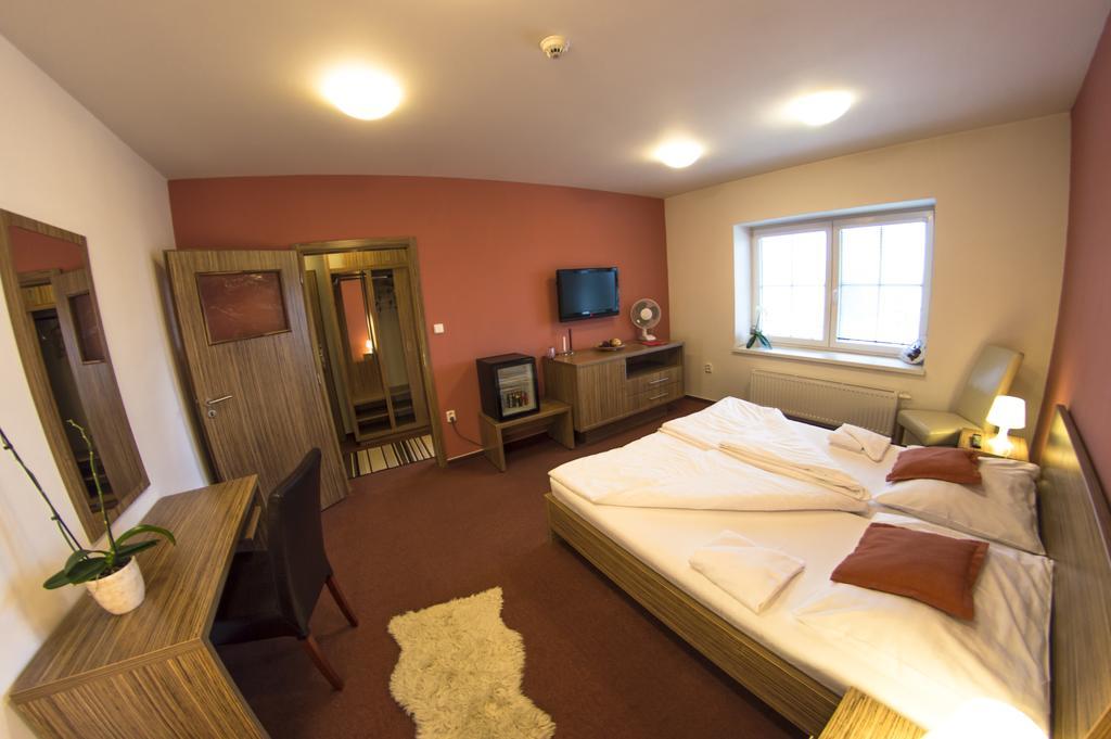 Wellness Hotel Hukvaldy Polopenze A Wellness V Cene Příbor 외부 사진