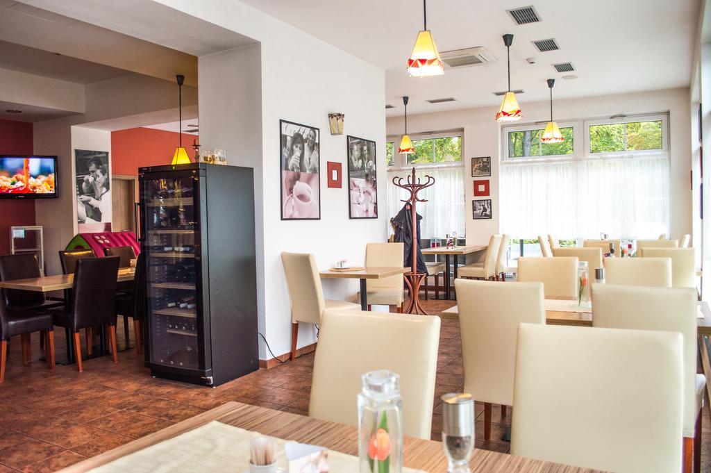 Wellness Hotel Hukvaldy Polopenze A Wellness V Cene Příbor 외부 사진